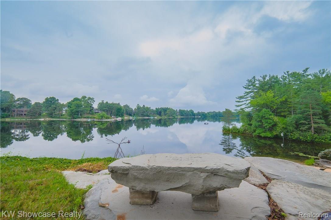 1110 Seneca Road Lake Orion, MI 48362 - Photo 48 of 50 Peaceful Mediation Bench perfectly placed on this serene peninsula