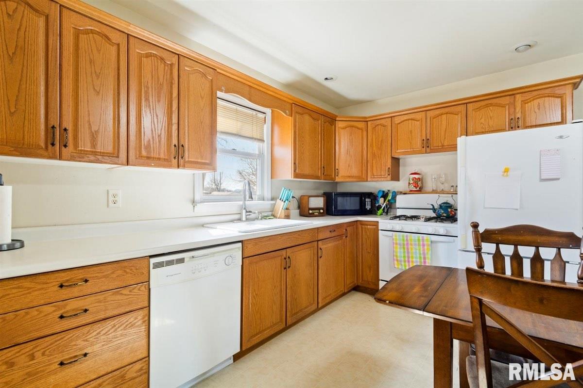 404 West Madison Street Athens, IL 62613 - Photo 14 of 21 Gallery Image 14