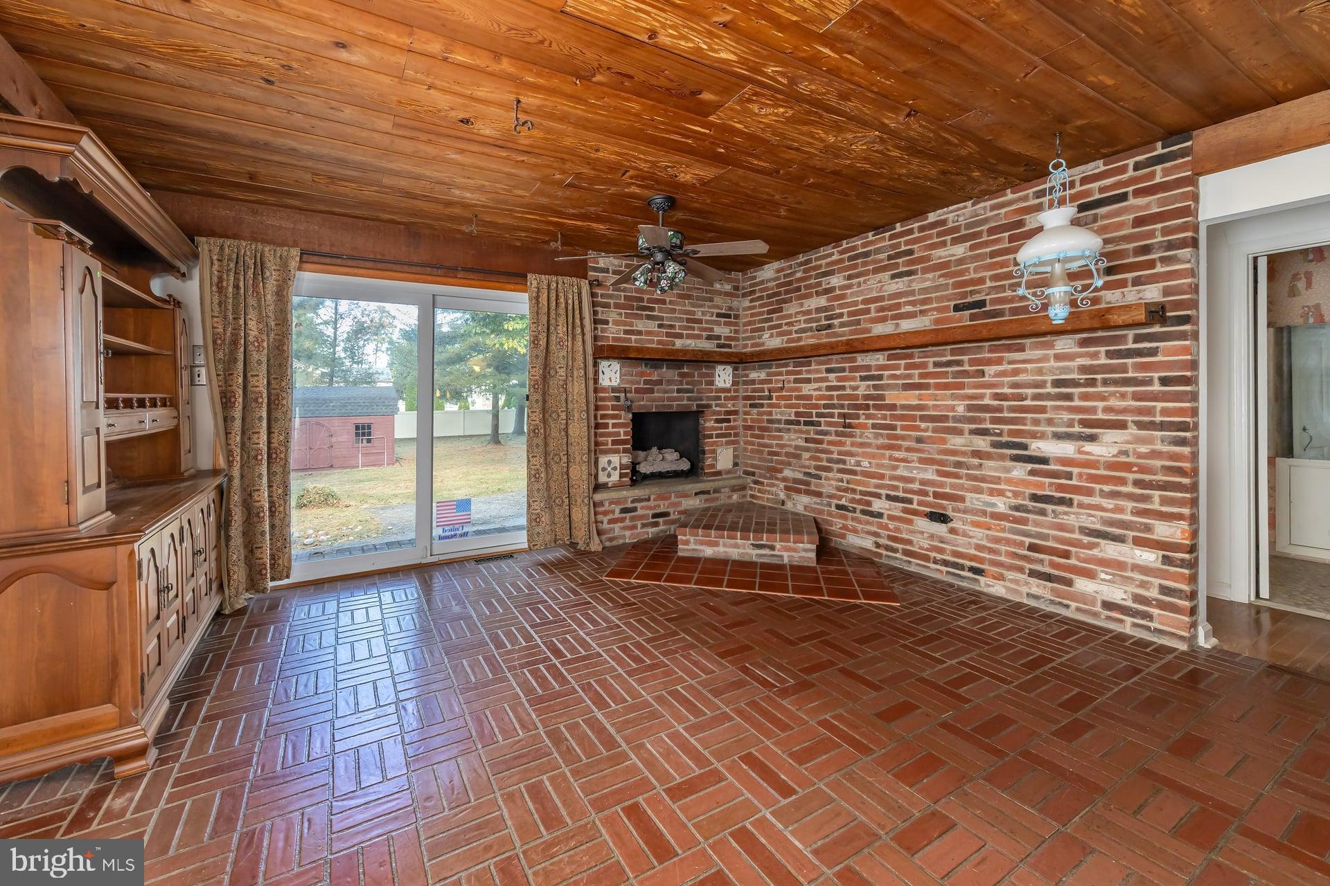 318 Johnson Road Blackwood, NJ 08012 - Photo 6 of 20 Family Room