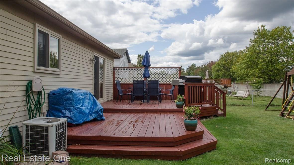 43582 Stuart Court Canton, MI 48187 - Photo 36 of 41 6_39.jpg