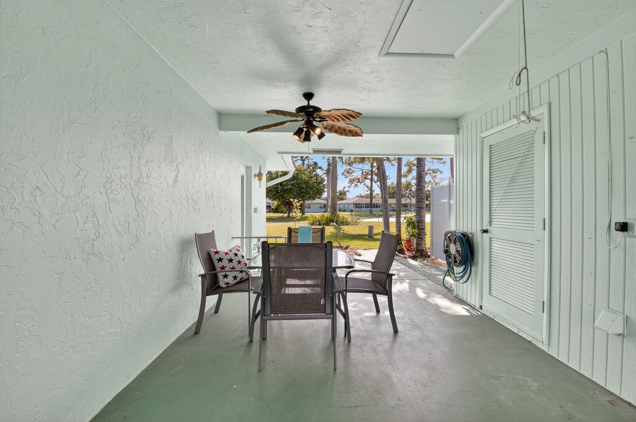 634 Hummingbird Lane Delray Beach, FL 33445 - Photo 4 of 37 4-web-or-mls-DSC_8374