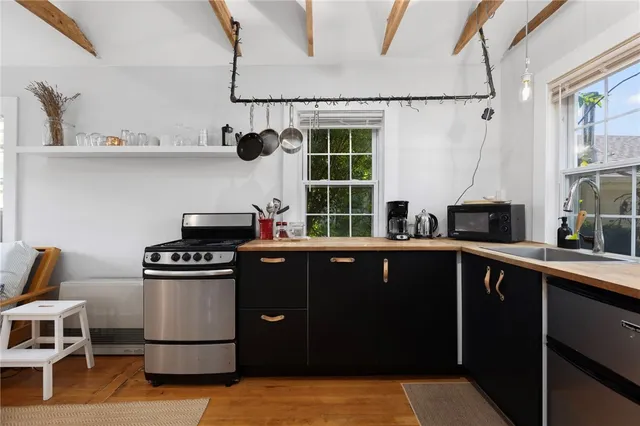 $1,850 | 109 Allston Avenue, Middletown, RI 02842