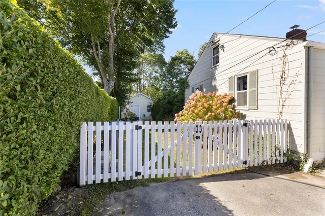 $1,850 | 109 Allston Avenue, Middletown, RI 02842