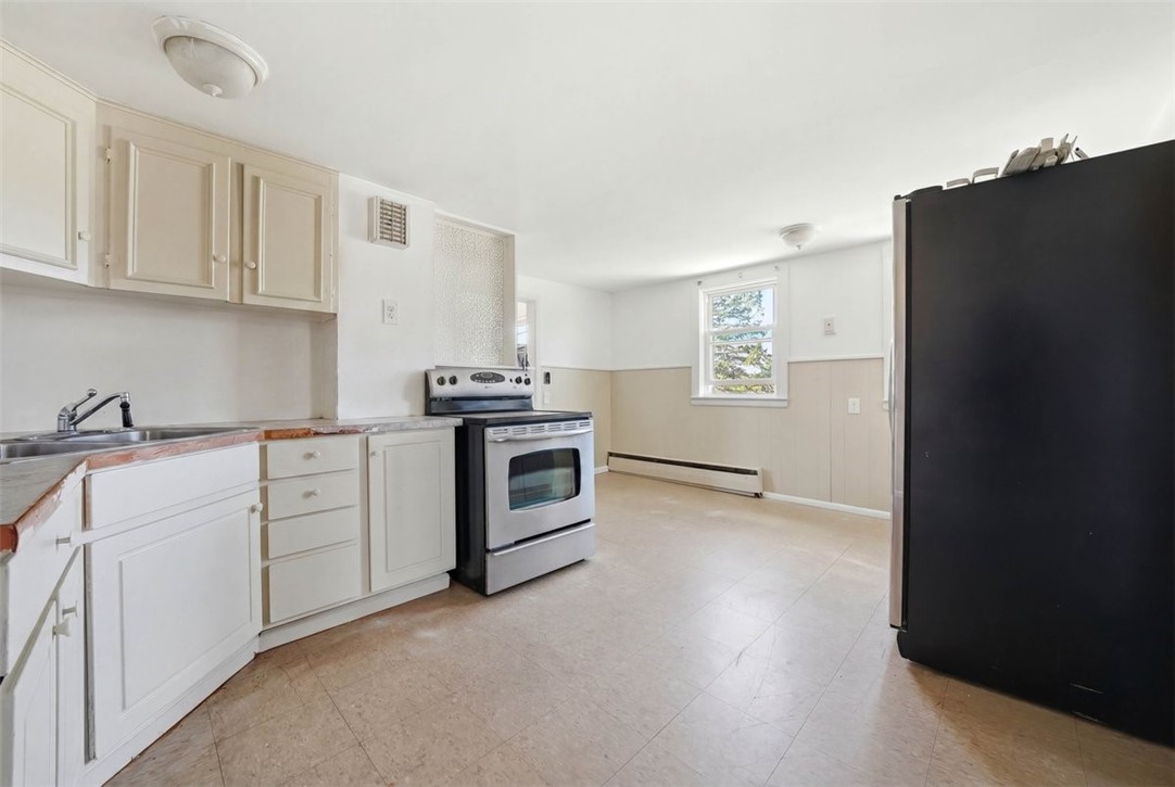 87 Manton Street Pawtucket, RI 02861 - Photo 12 of 20