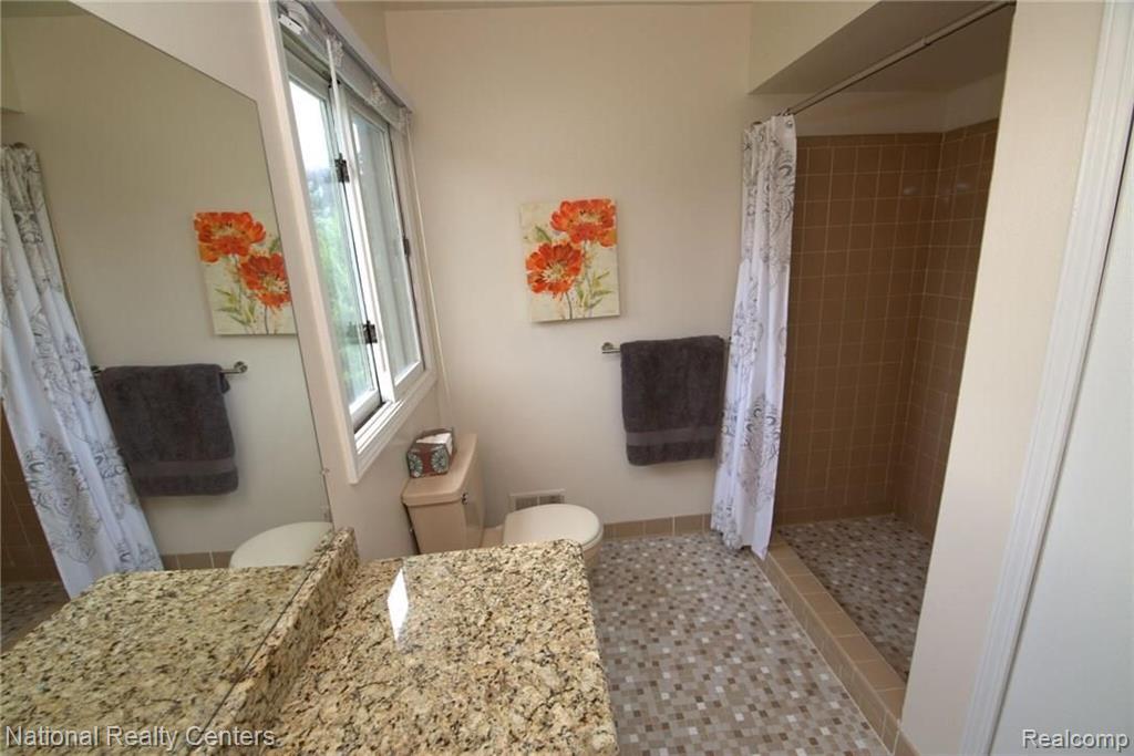 576 Middlebury Lane Rochester Hills, MI 48309 - Photo 23 of 36