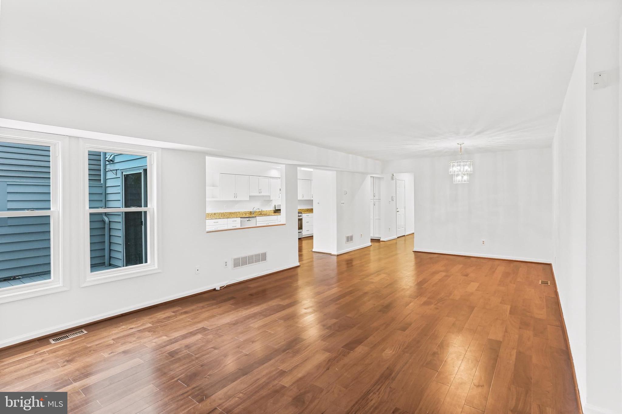5836 Pimlico Road Baltimore, MD 21209 - Photo 11 of 44 living room