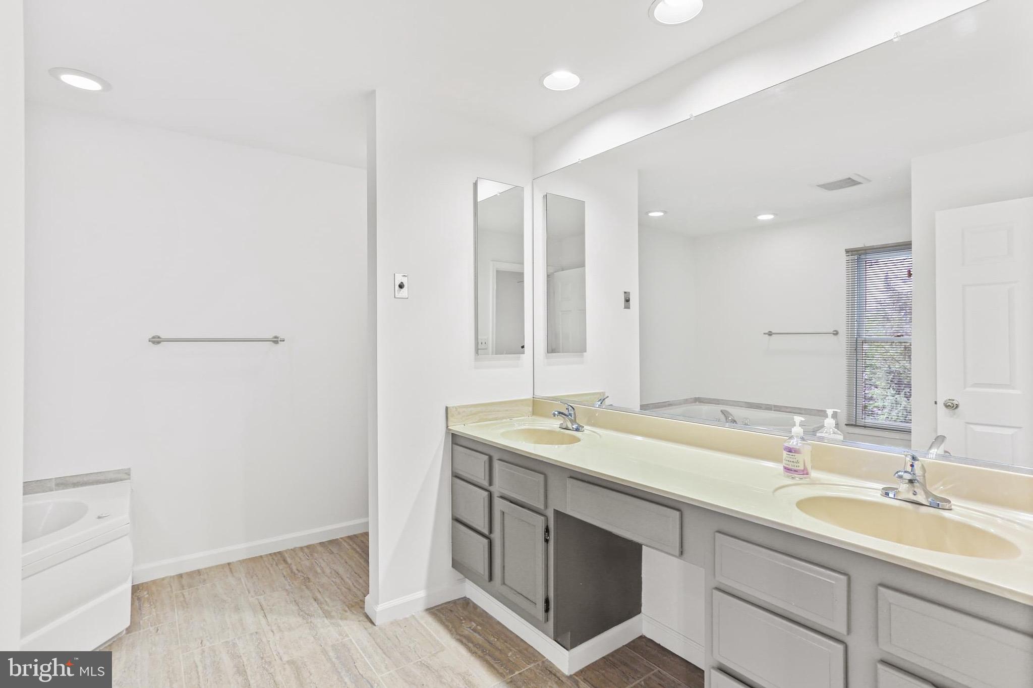 5836 Pimlico Road Baltimore, MD 21209 - Photo 16 of 44 primary bath