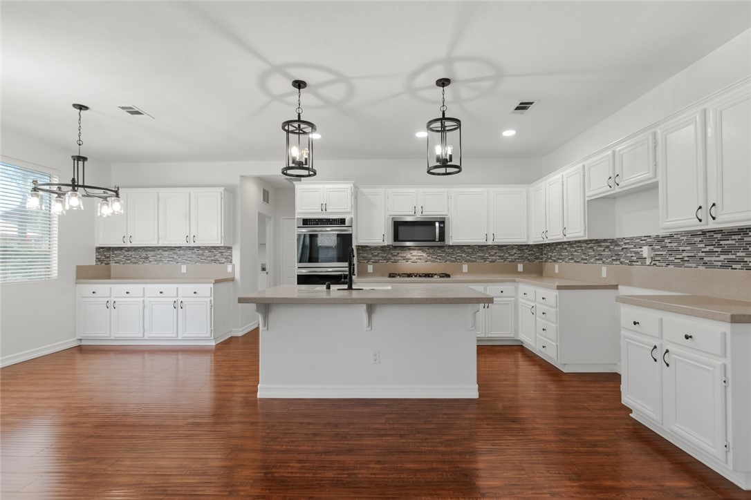 1605 Rivendel Drive Corona, CA 92883 - Photo 2 of 31