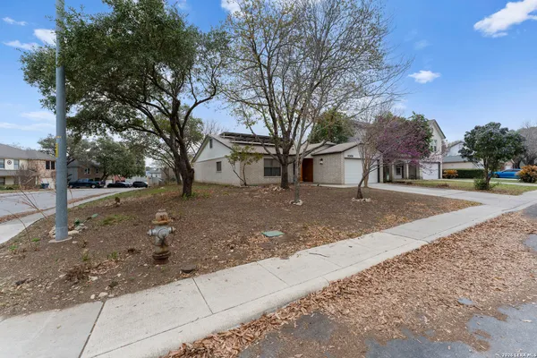 a view of road with tree in front of it