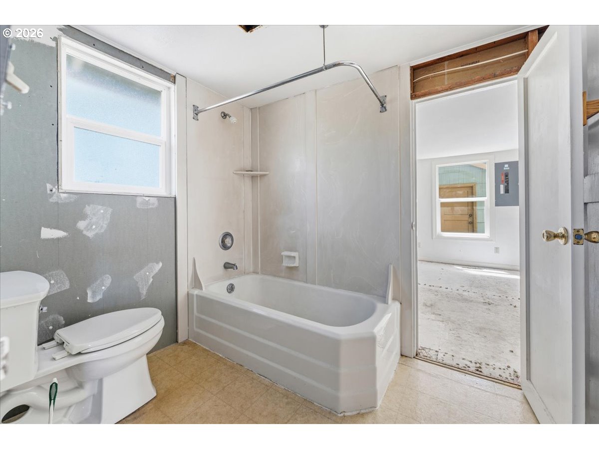 13209 Northeast San Rafael Street Portland, OR 97230 - Photo 16 of 35