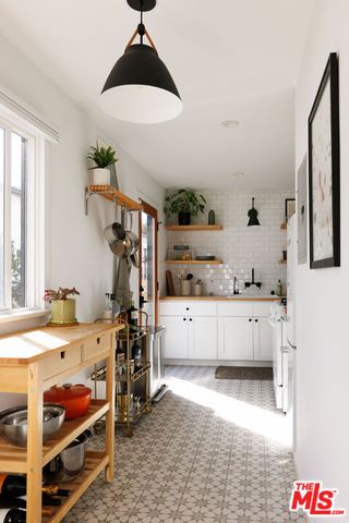 a kitchen that has a lot of cabinets in it
