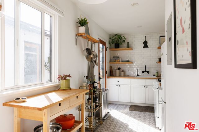 a view of utility room with washer and dryer