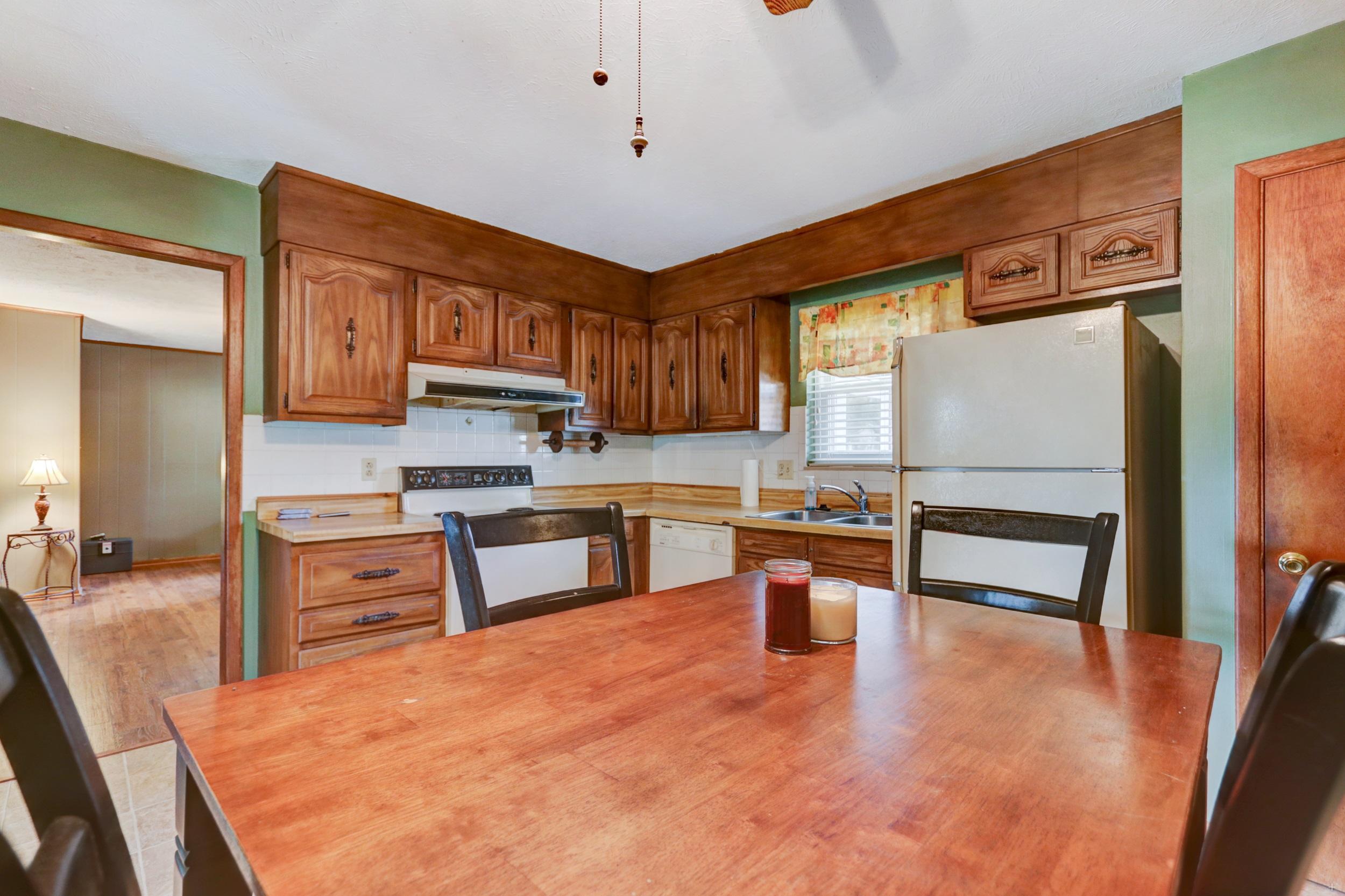 301 Engert Road Knoxville, TN 37922 - Photo 5 of 14 301 Engert Kitchen looking into den