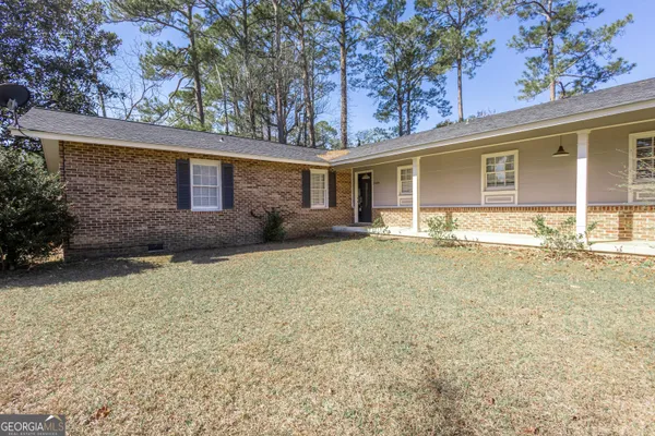 a view of a yard with a tree