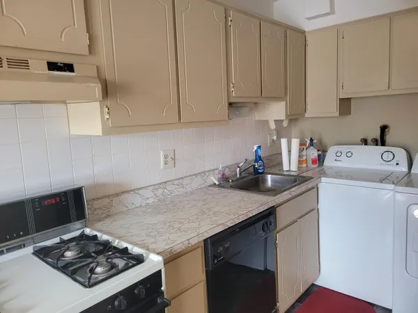 $129,000 | 41276 North Woodbury Green Drive, Belleville, MI 48111