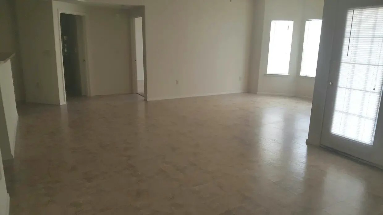 248 Old Osage Road Gatesville, TX 76528 - Photo 7 of 10 an empty room with a window