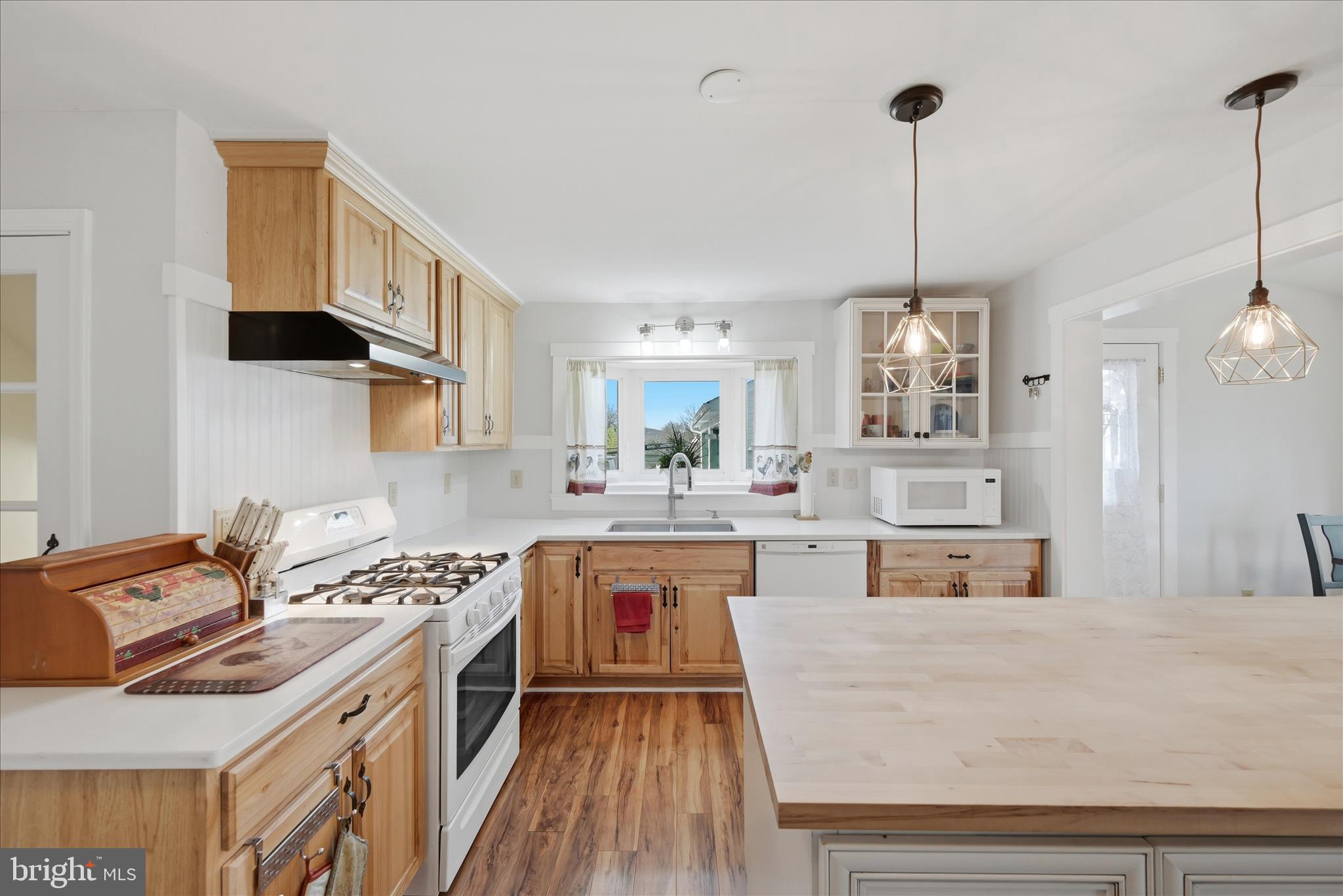1239 Cedar Grove Road Winchester, VA 22603 - Photo 25 of 82 Kitchen is light bright and a cooks dream w/gas!