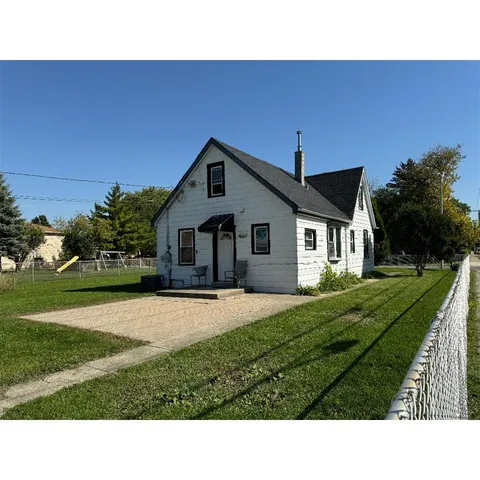 a view of house and outdoor space