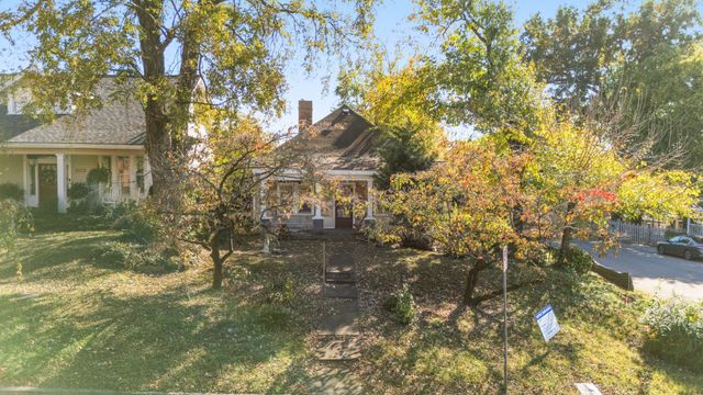 a view of outside area