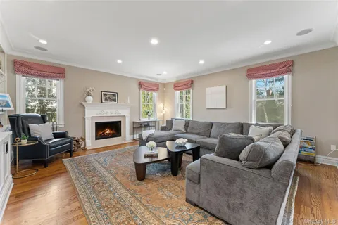 $3,295,000 | 33 Wynmor Road, Scarsdale, NY 10583
