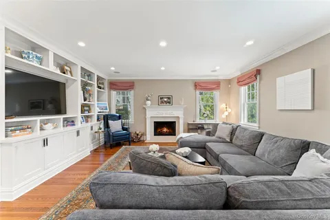 $3,295,000 | 33 Wynmor Road, Scarsdale, NY 10583