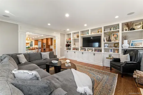 $3,295,000 | 33 Wynmor Road, Scarsdale, NY 10583