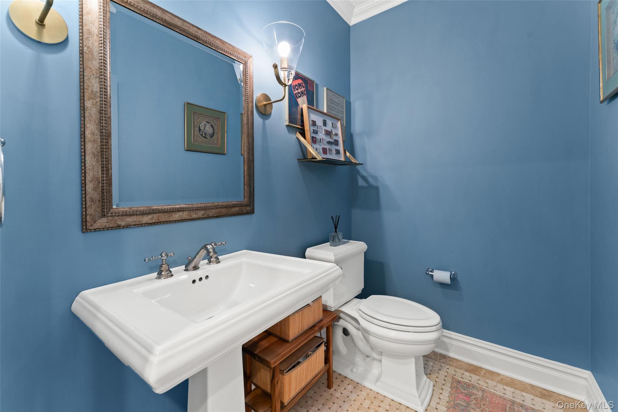 33 Wynmor Road Scarsdale, NY 10583 - Photo 14 of 40 Powder Room