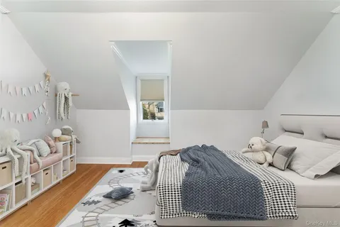 $3,295,000 | 33 Wynmor Road, Scarsdale, NY 10583