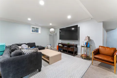 $3,295,000 | 33 Wynmor Road, Scarsdale, NY 10583