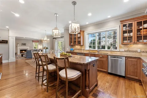 $3,295,000 | 33 Wynmor Road, Scarsdale, NY 10583