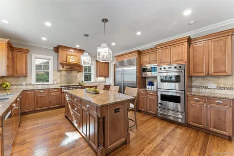 $3,295,000 | 33 Wynmor Road, Scarsdale, NY 10583