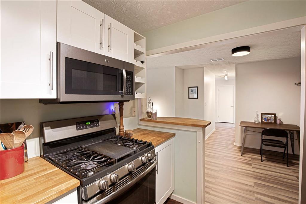310 Natchez Trace Atlanta, GA 30350 - Photo 22 of 55 a kitchen with a stove and a microwave