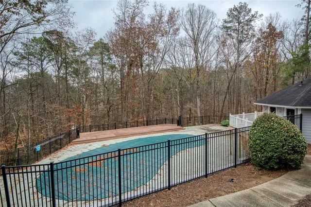 $190,000 | 310 Natchez Trace, Atlanta, GA 30350