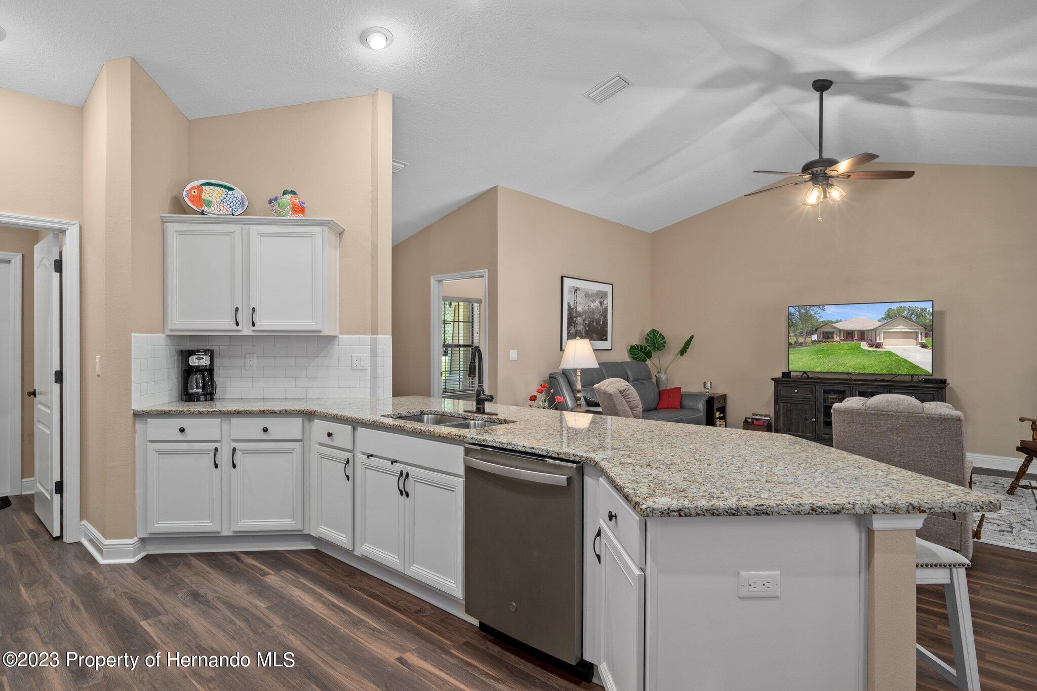 12459 Moneta Road Weeki Wachee, FL 34614 - Photo 14 of 42 19-web-or-mls-DSC06134