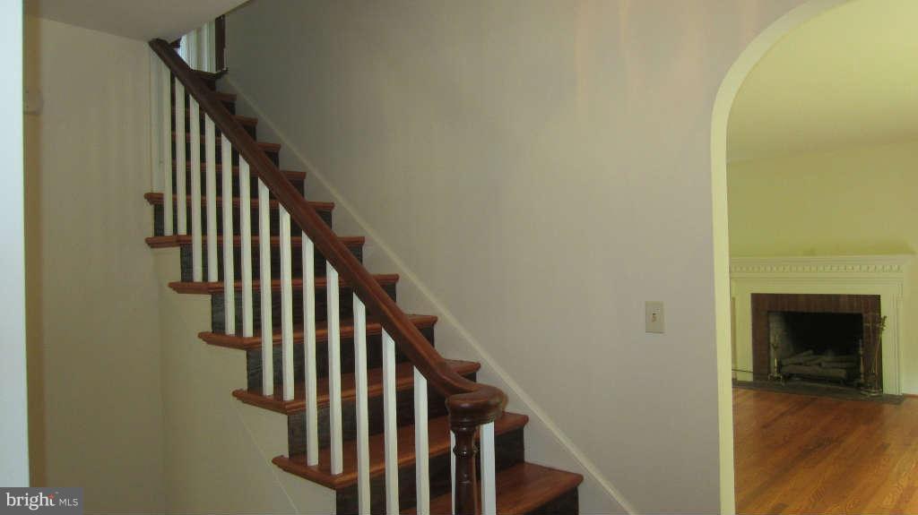 60 Frazier Road Warrenton, VA 20186 - Photo 4 of 30 Foyer
