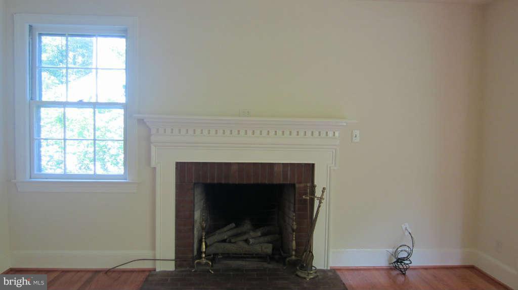 60 Frazier Road Warrenton, VA 20186 - Photo 5 of 30 Living Room