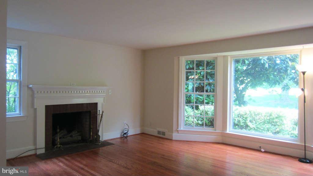 60 Frazier Road Warrenton, VA 20186 - Photo 6 of 30 Living Room