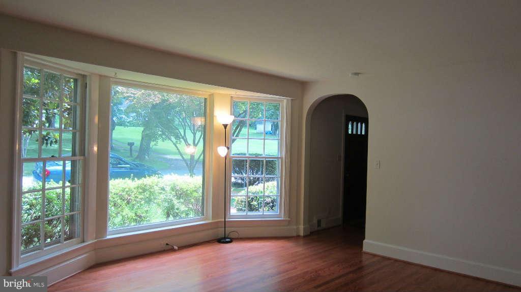 60 Frazier Road Warrenton, VA 20186 - Photo 7 of 30 Living Room