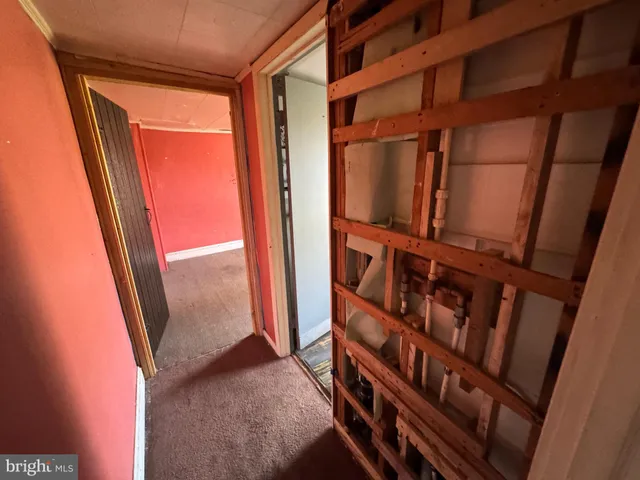 a view of empty room with window