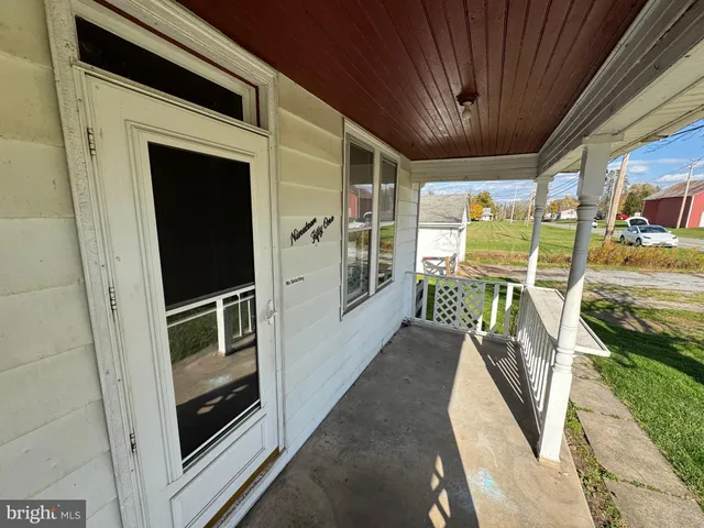 a view of a livingroom with furniture