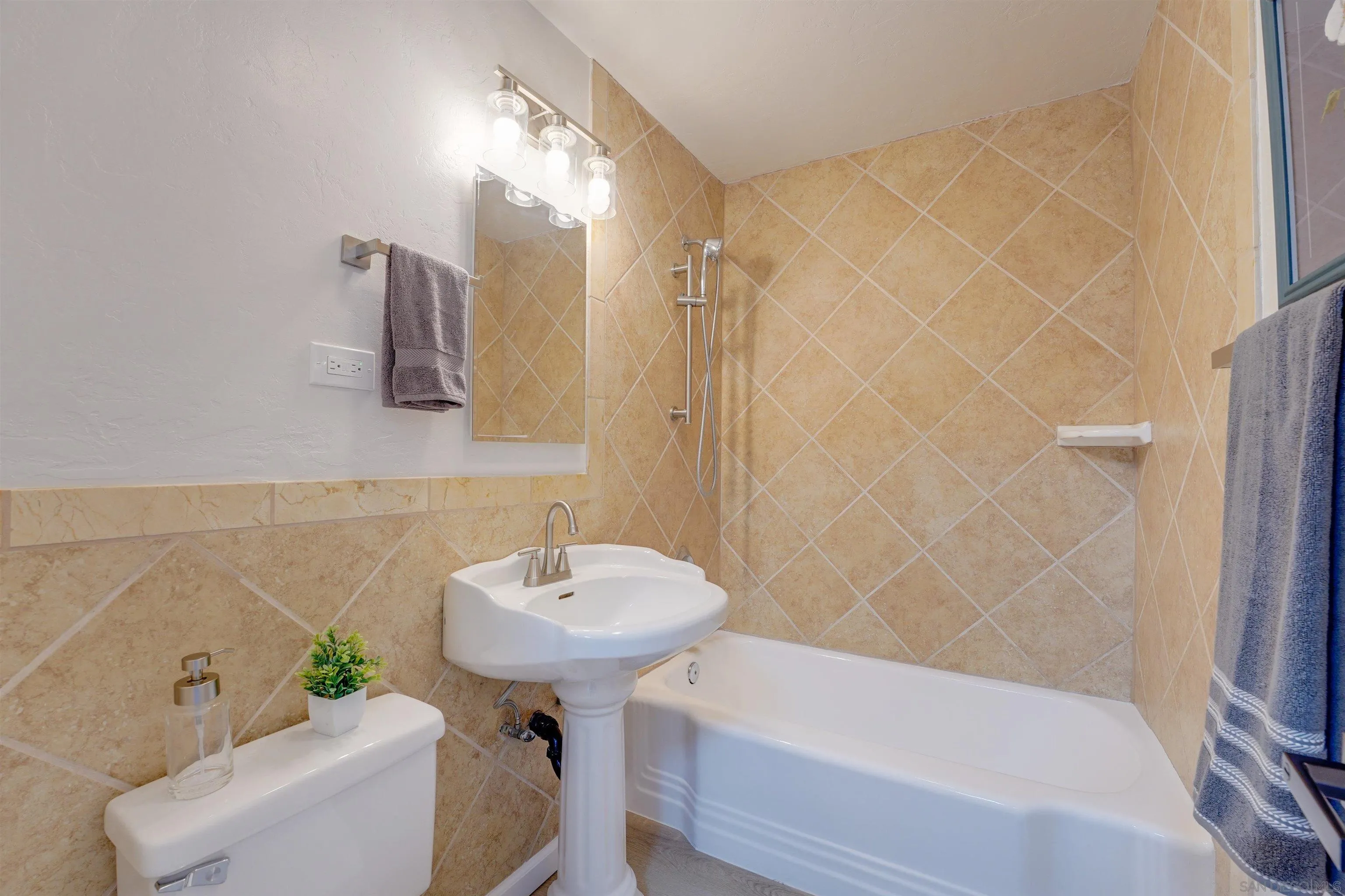 674 Palomar Avenue El Cajon, CA 92020 - Photo 37 of 56 a bathroom with a sink and a mirror