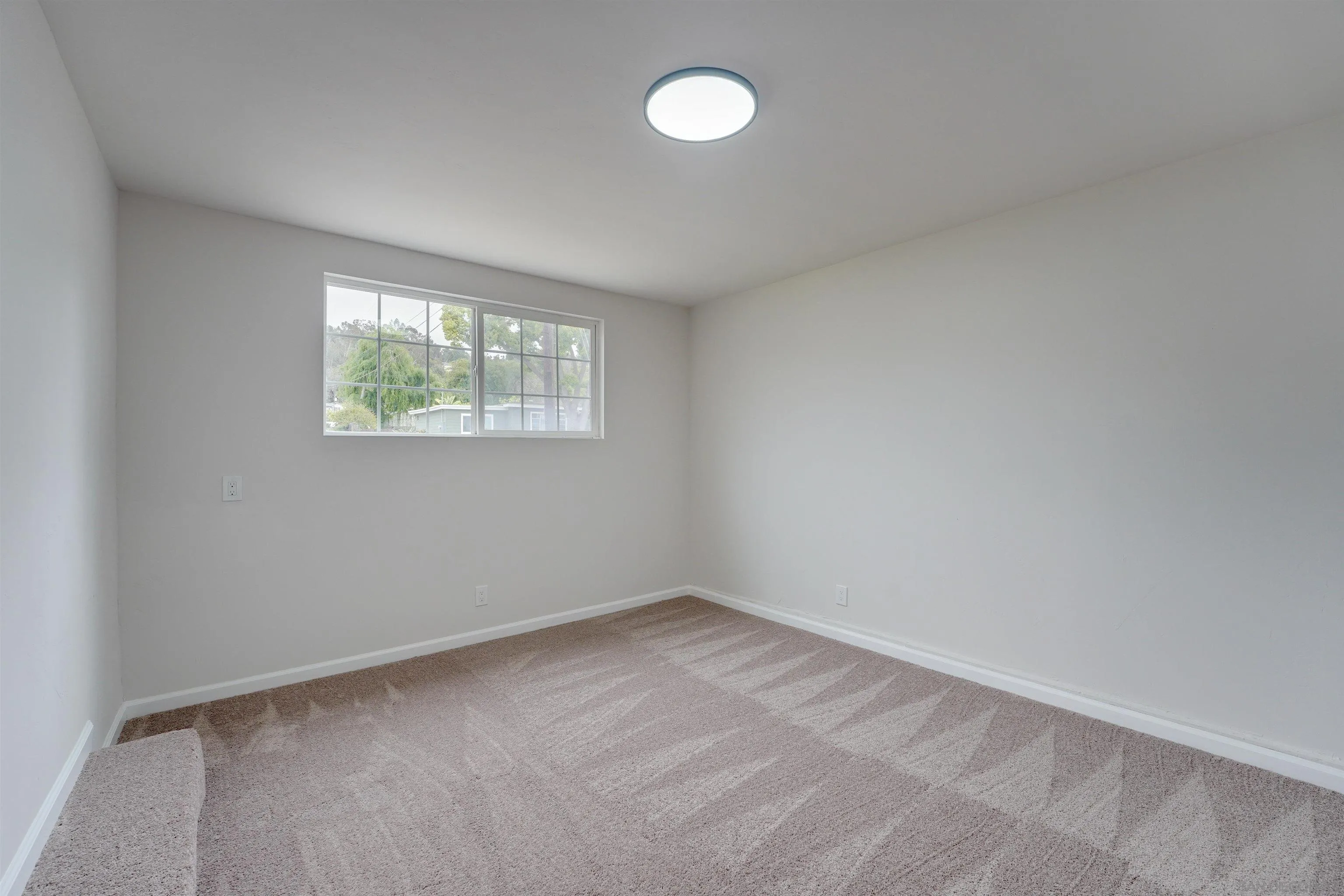 674 Palomar Avenue El Cajon, CA 92020 - Photo 43 of 56 an empty room with a window