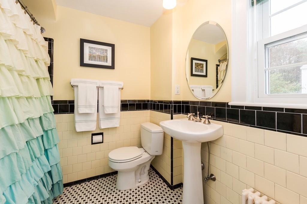 87 Richfield Road Arlington, MA 02474 - Photo 13 of 20