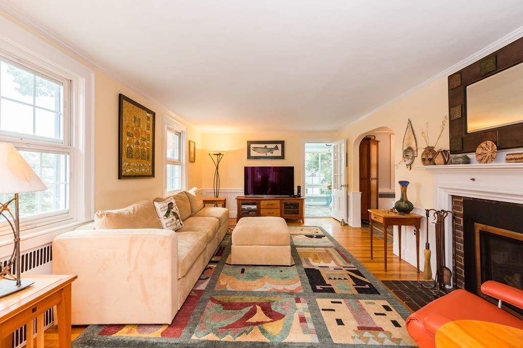 87 Richfield Road Arlington, MA 02474 - Photo 5 of 20