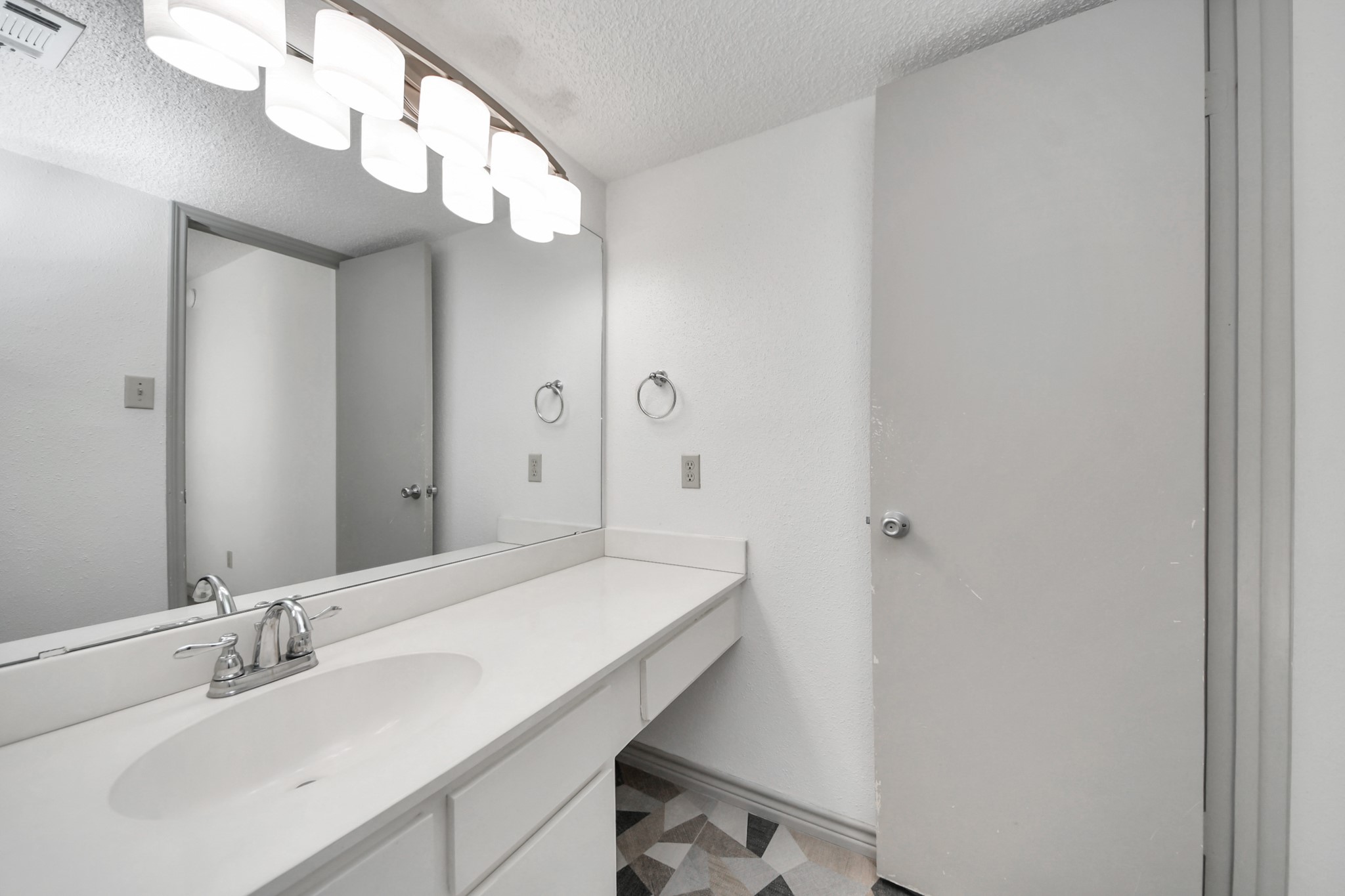 1515 Sandy Springs Road, Unit 1202 Houston, TX 77042 - Photo 20 of 43 Gallery Image 20