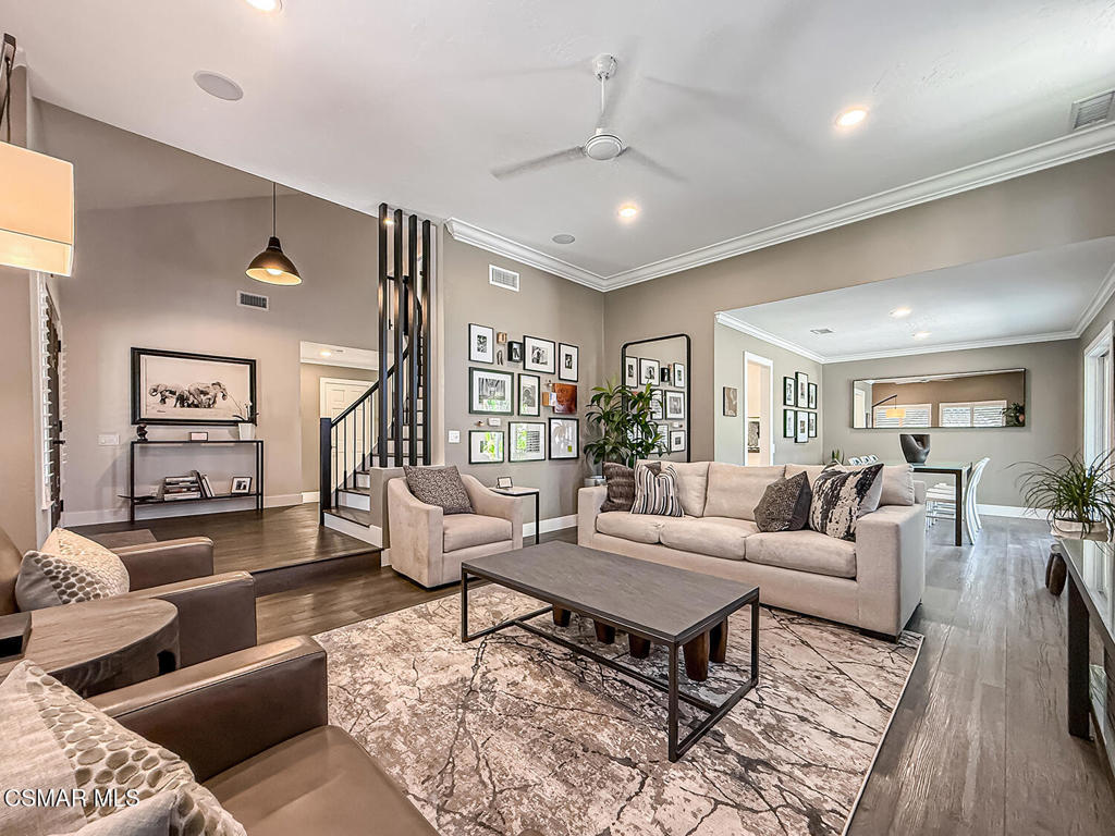 687 Stonebrook Street Simi Valley, CA 93065 - Photo 12 of 76 Gallery Image 12
