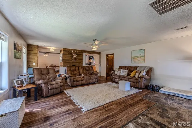 $329,900 | 29385 Hwy Aa, Lebanon, MO 65536