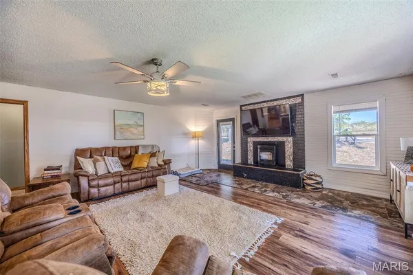 $329,900 | 29385 Hwy Aa, Lebanon, MO 65536