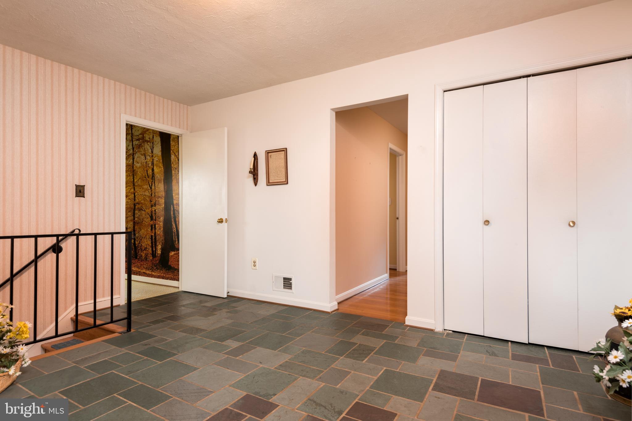 2903 Hideaway Road Fairfax, VA 22031 - Photo 4 of 36 Gallery Image 4