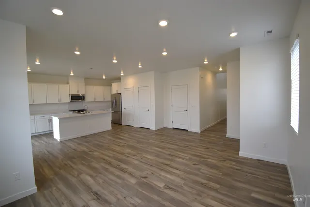 $2,395 | 8191 West Grey Alder Drive, Eagle, ID 83616